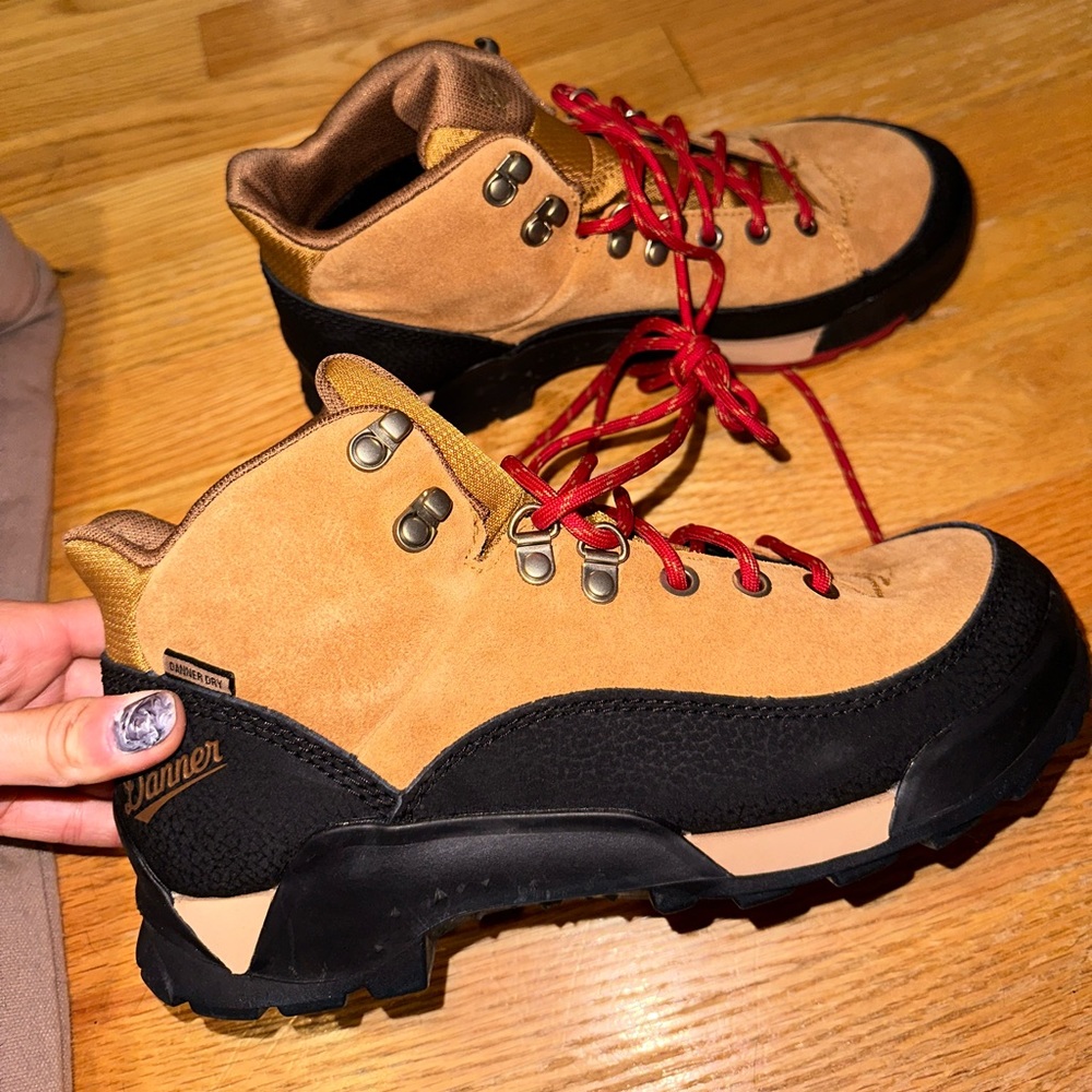 Danner Panorama size 6.5 NWOT boots